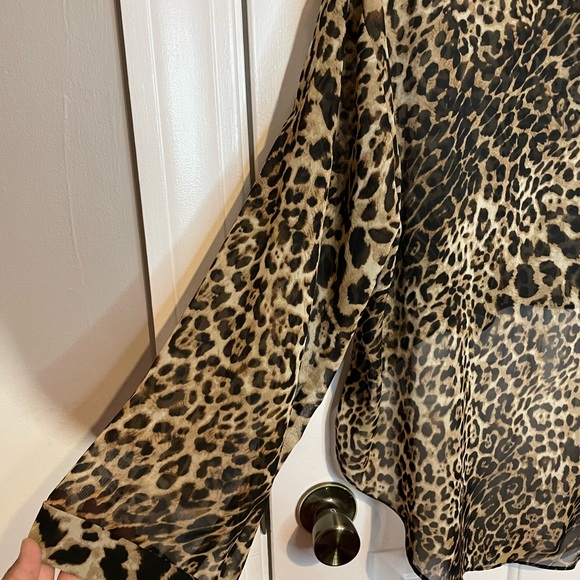 Joseph Ribkoff | Long Sleeve Sheer Chiffon Cropped High Low Leopard Sparkle Top - Picture 6 of 8